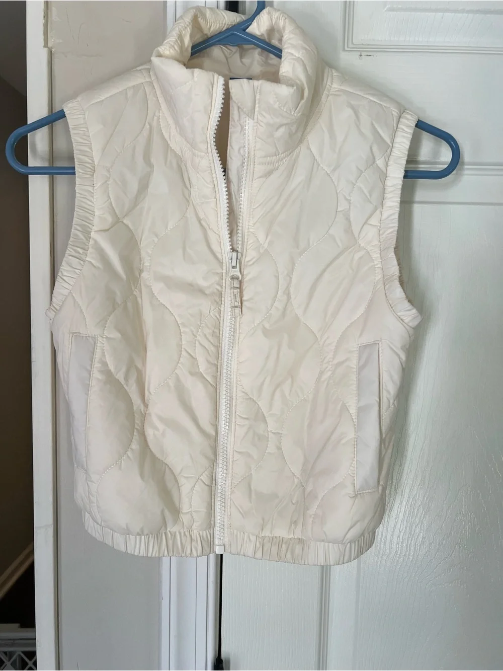 Old Navy Kids Quilted Vest - Cream Size 8